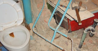 Профессиональный демонтаж перегородки ванной и туалета в Шатуре - от 576 рублей